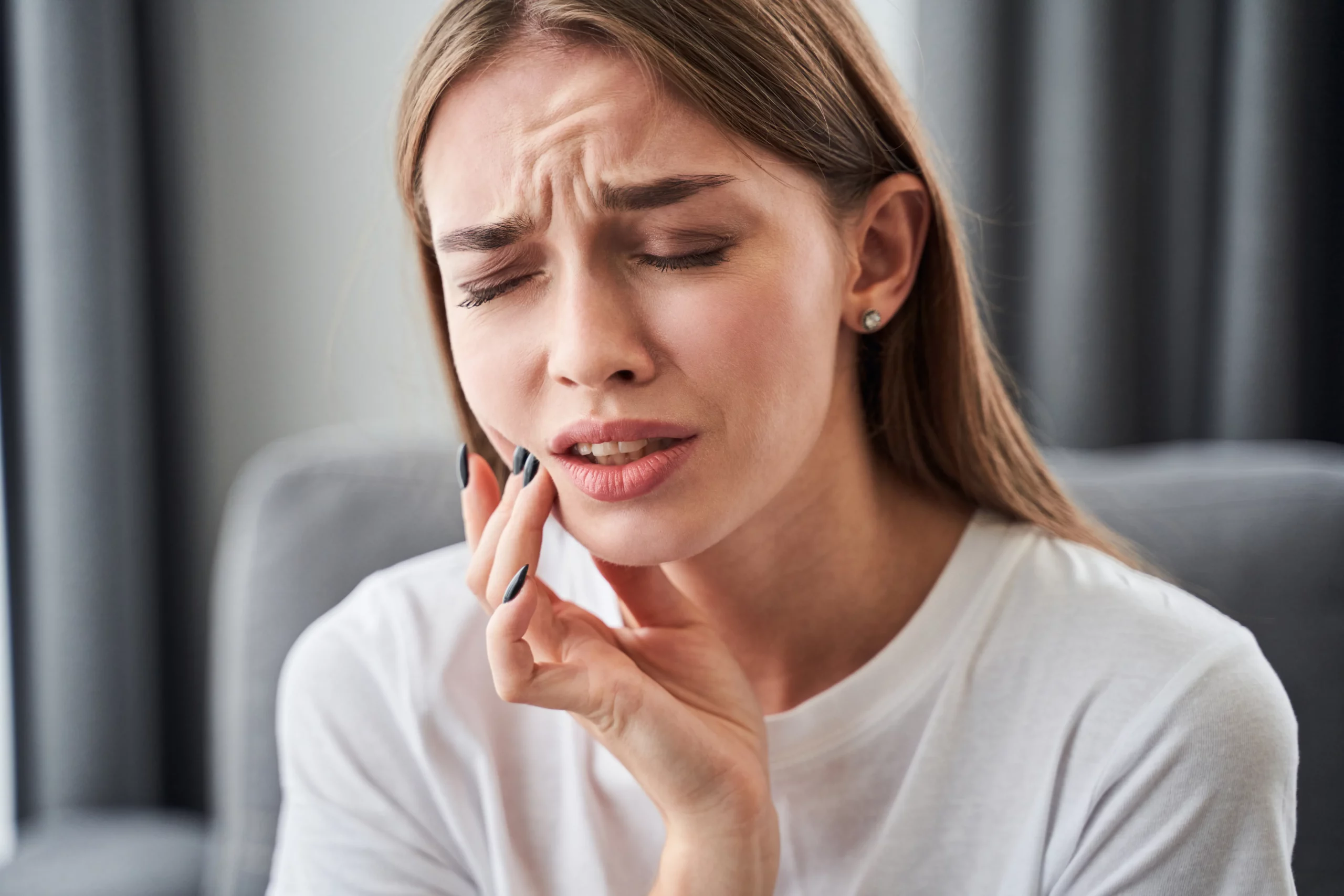 Woman with toothache | 24th Street Dental in Phoenix, AZ